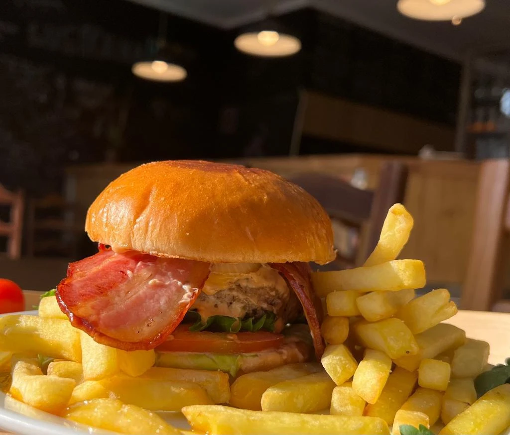 Hamburger Bacon Lover BarTtong Alcântara