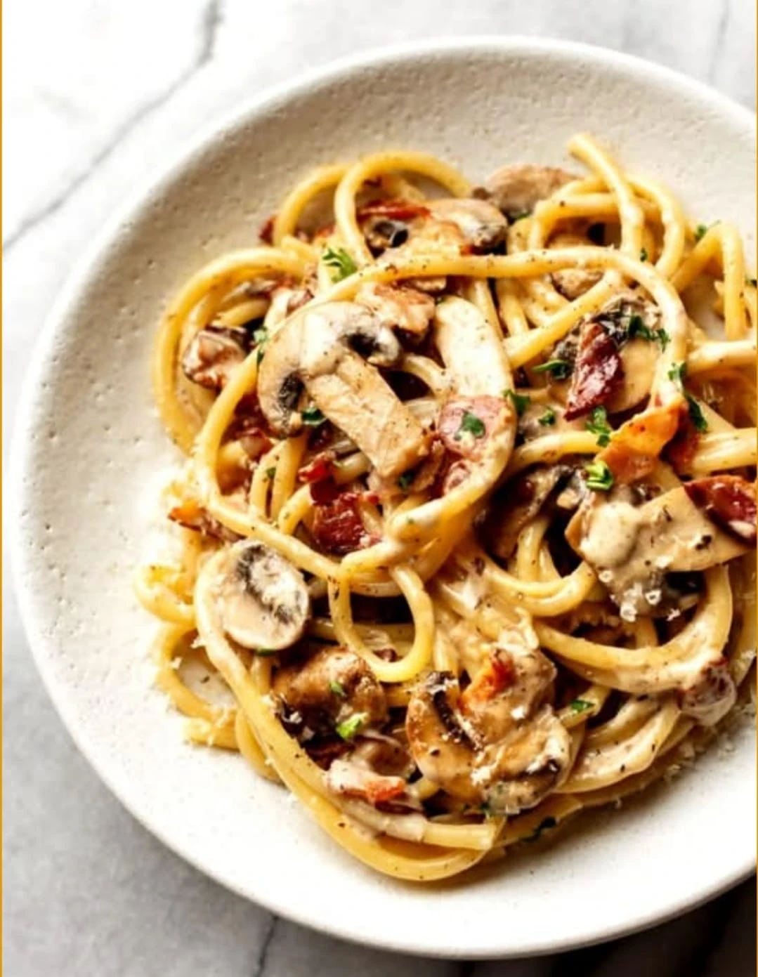 Esparguete Alfredo Bacon e Cogumelos