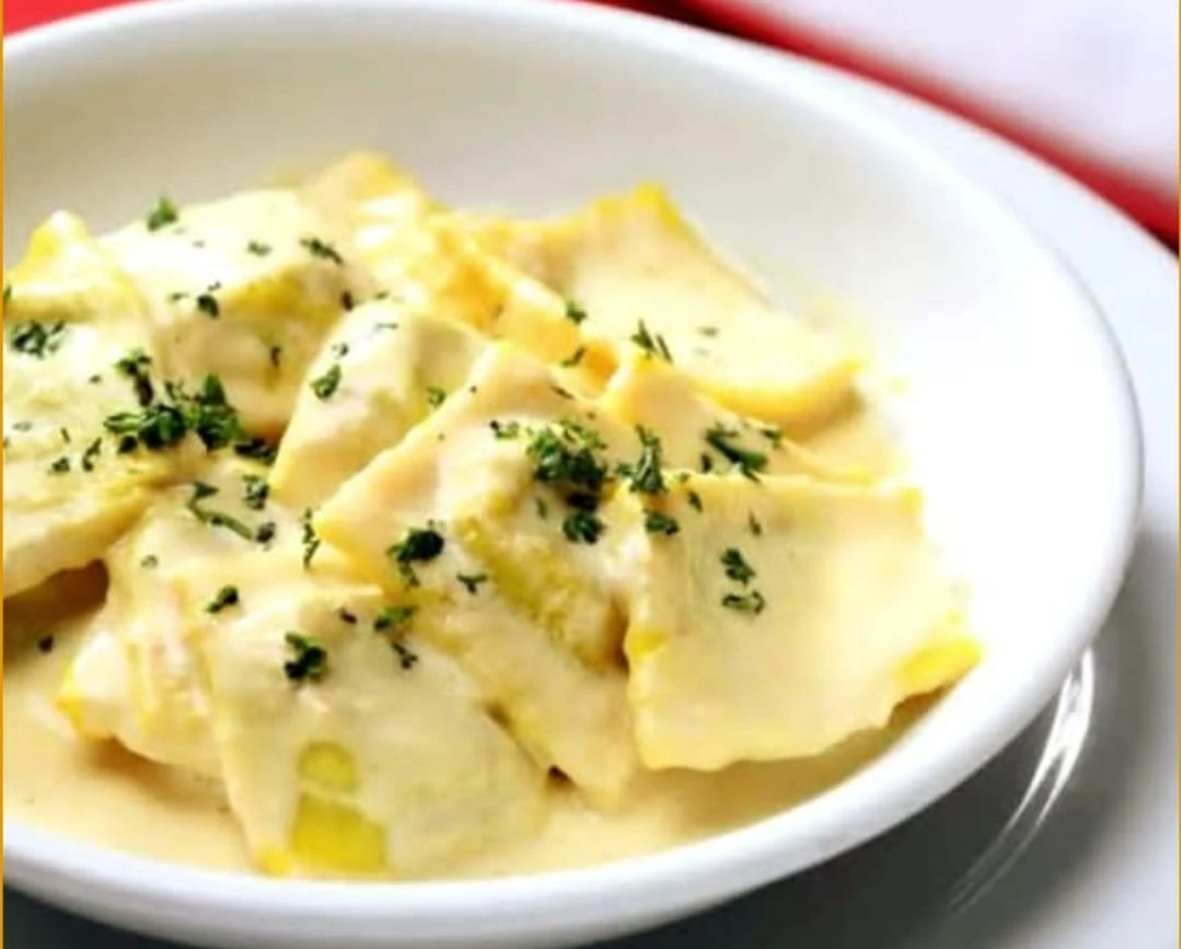 Ravioli Creamy Alfredo